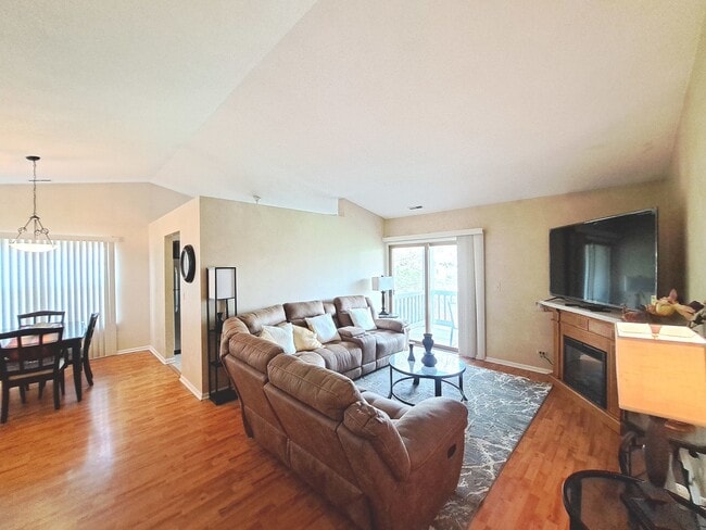 Foto del edificio - 216 Stoneybrook Ln