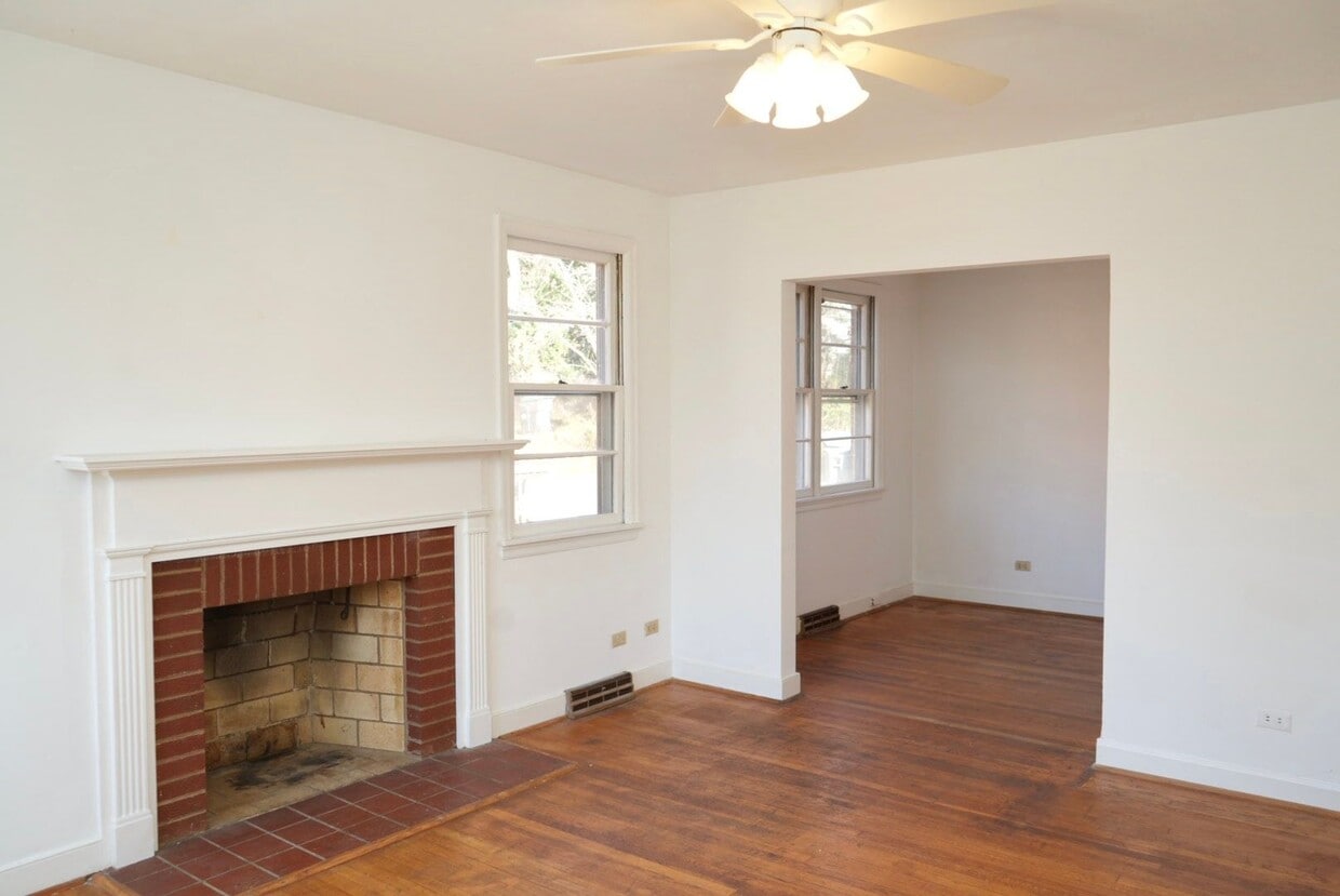 Primary Photo - 240 Old Lynchburg Rd - Great Location