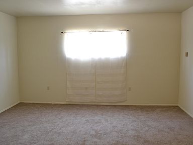 Building Photo - Newly remodeled 5bedroom home