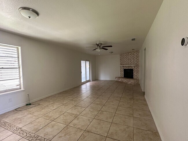 Building Photo - Ready for move in
