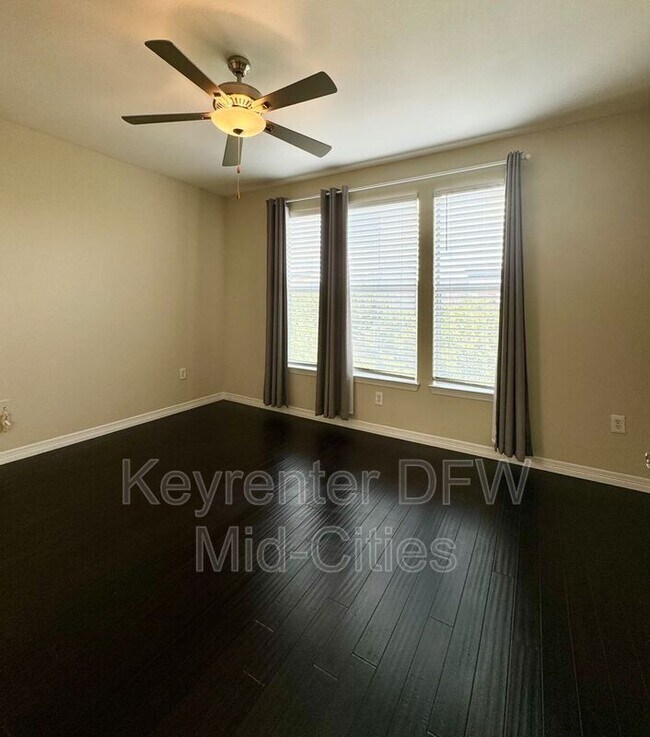 Building Photo - 330 Las Colinas Blvd