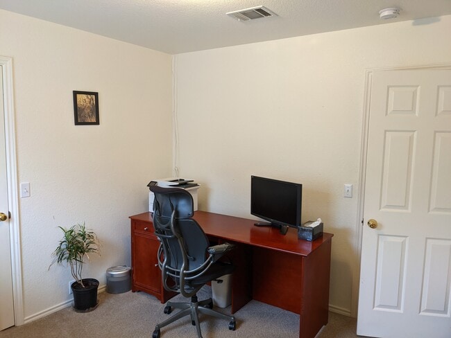 Fotografía del edificio - 2201 Kaiser Dr