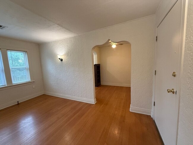 Photo - Charming Historic 1-Bedroom in Gatewood | Walk to the Plaza District Apartment