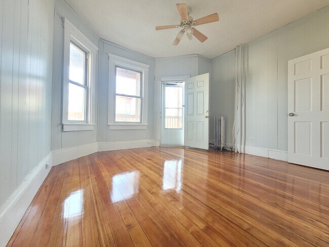 Foto del edificio - 110 Howland St