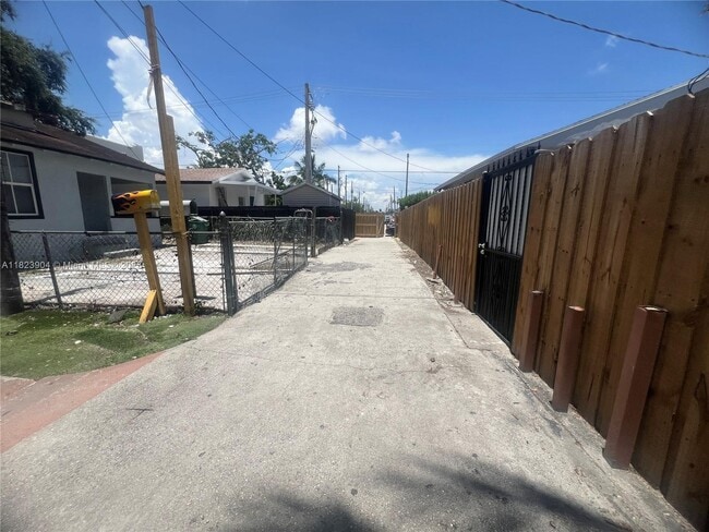 Foto del edificio - 1800 SW 3rd St