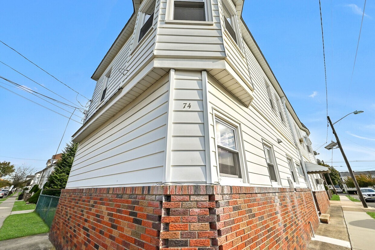 74 Plauderville Ave, Garfield, NJ 07026 Room for Rent in Garfield, NJ