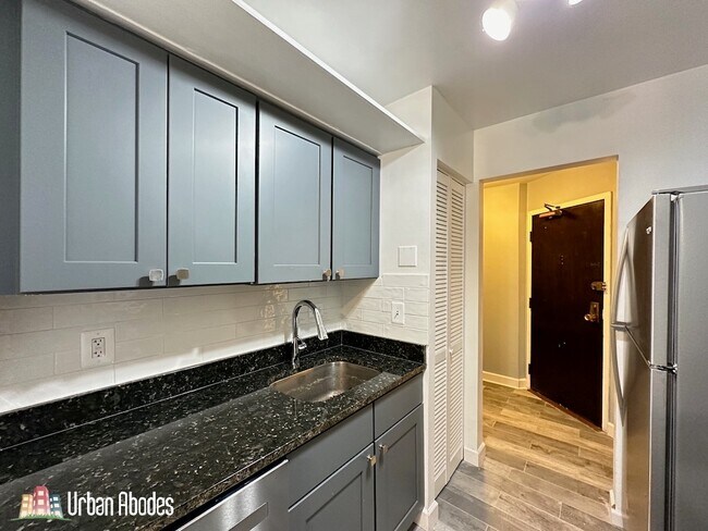 Foto del edificio - 3815 N Pine Grove Ave