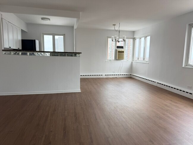 Foto del edificio - 708 W Bittersweet Pl