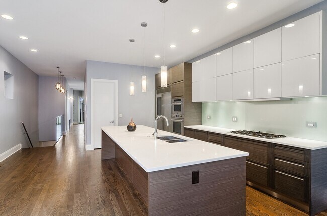 Foto del edificio - 3743 N Kenmore Ave