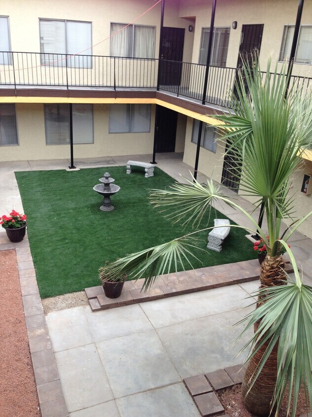 Foto principal - 211 N Maryland Pkwy unit D
