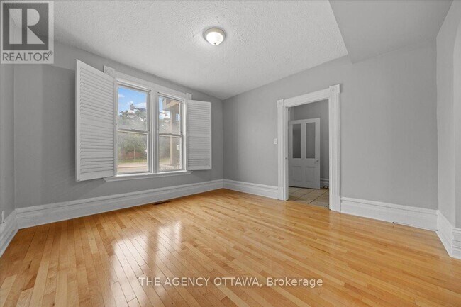 Photo du bâtiment - 118 King Edward Ave