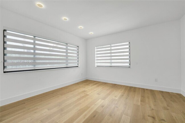 Foto del edificio - 728 Majorca Ave