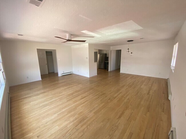 Foto del edificio - Large 4-Bedroom