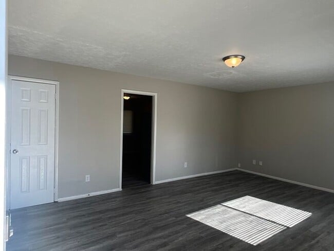 Foto del edificio - 5422 Revere Dr