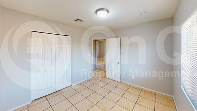 Building Photo - 9011 S 8th Pl