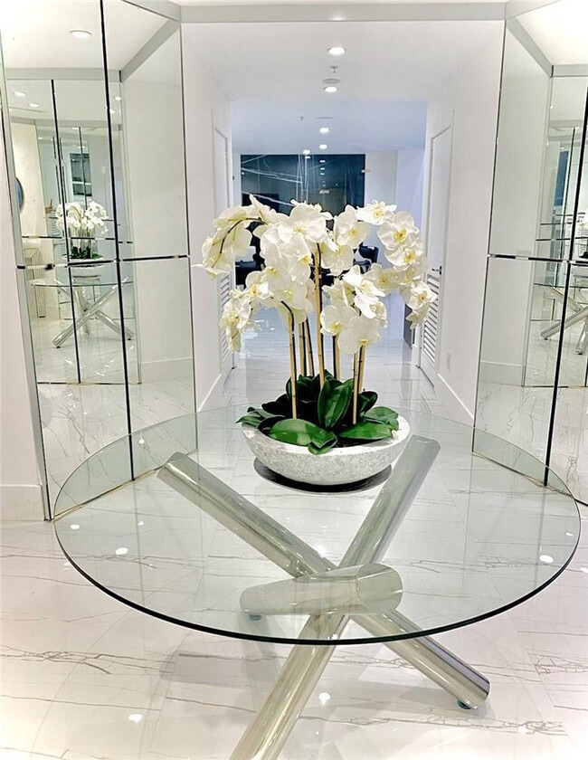 Building Photo - 350 SE 2nd St