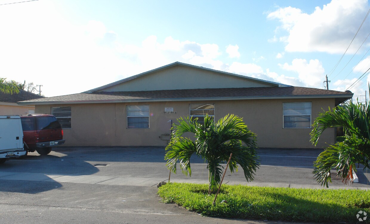 Foto del edificio - 5410-5416 N.W. 22nd Ct