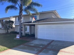 Building Photo - 9022 Hyde Park Dr