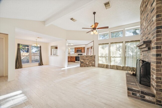 Building Photo - 1119 Downing Cir