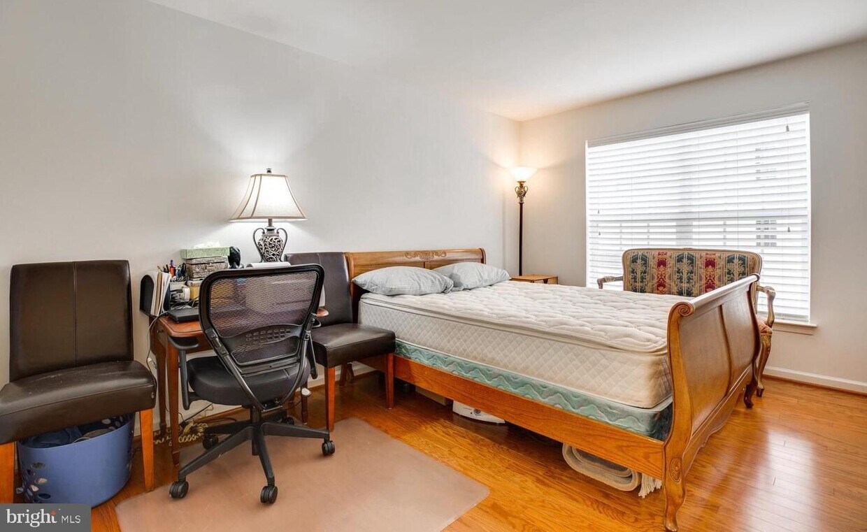 Foto principal - 3009 Chesapeake Dr