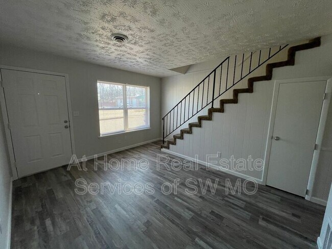 Building Photo - 3335 E Linwood St