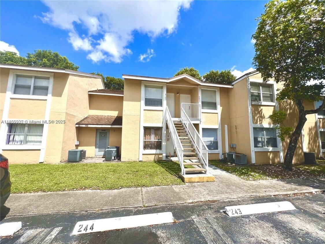 Primary Photo - 8057 SW 21st Ct