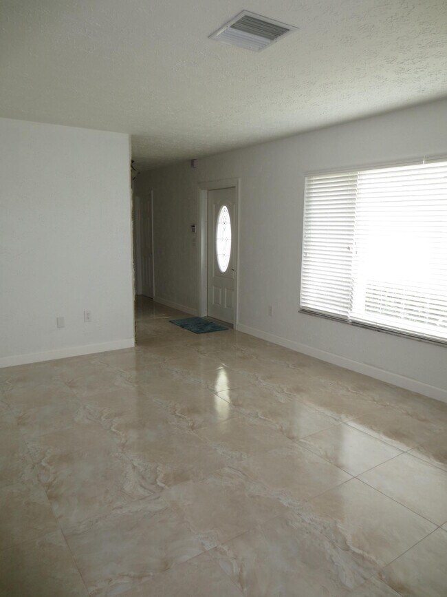 Foto del edificio - 1283 Anhinga Dr