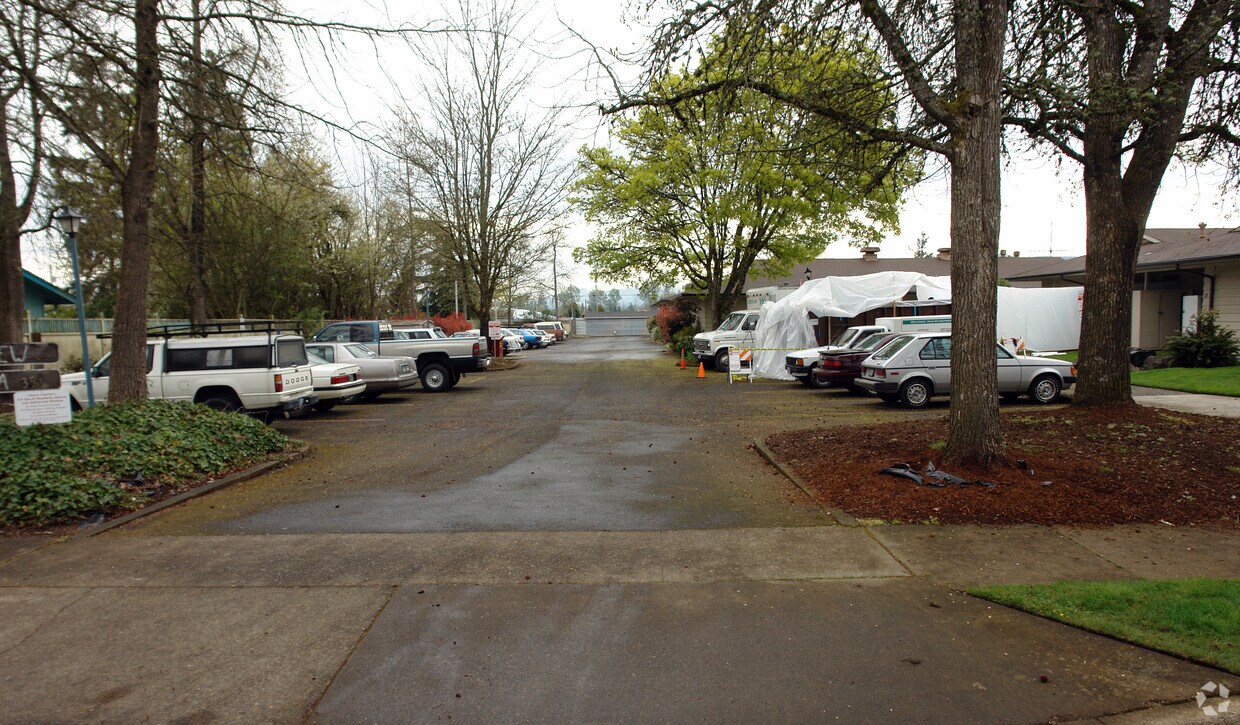 Building Photo - Cresview Villa
