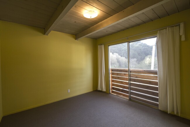 Building Photo - 3442 Santa Clara Ave