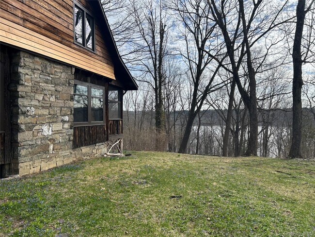 Building Photo - 5 Riverby Ln