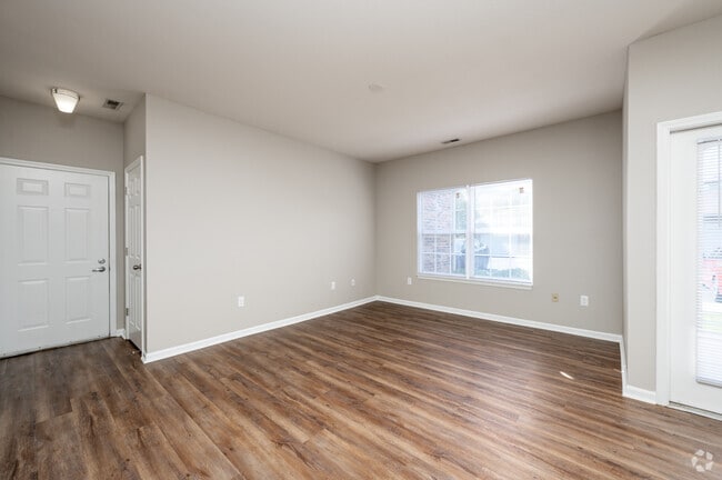 1BR, 1BA - 807SF - Living Room - Overlook at Valley Ridge Apartments