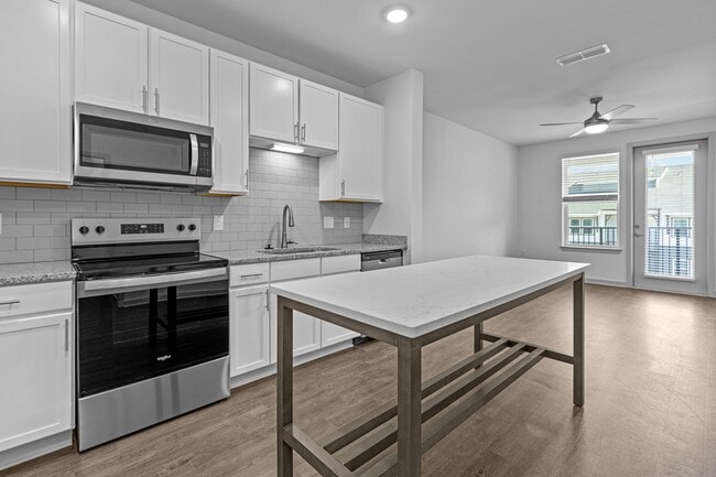 Building Photo - NOVO New Hampstead