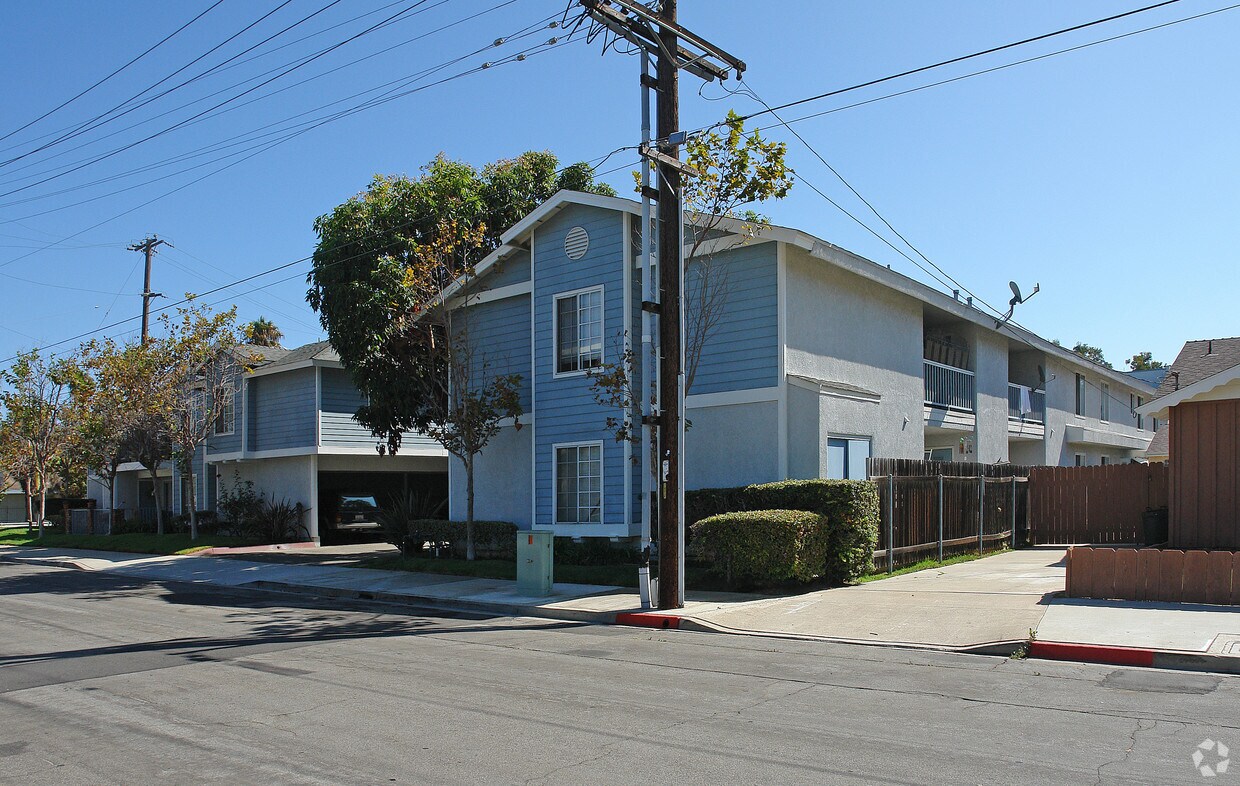 Building Photo - 887 W 15th St