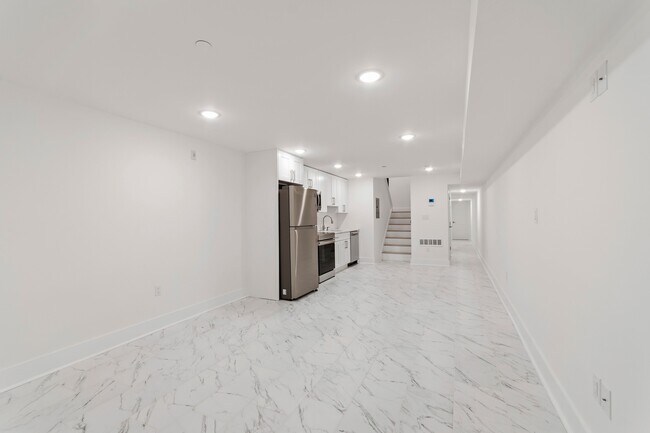 Building Photo - 2904 W Diamond St