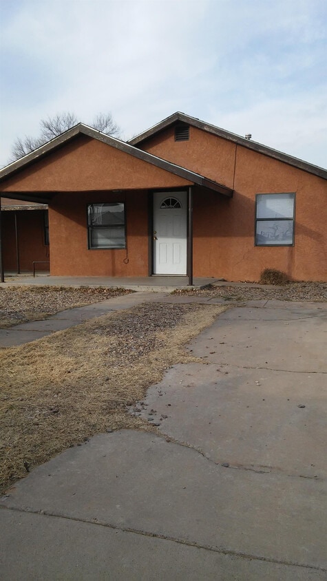 Primary Photo - 907 N Avenue K