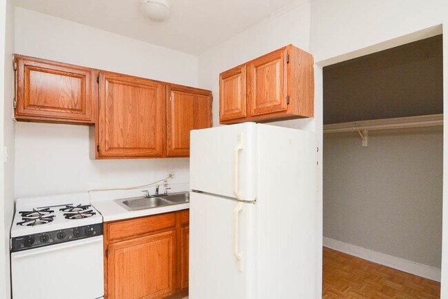 Foto del edificio - 714 W Belmont Ave