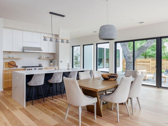 Foto del edificio - 1109 W Oltorf St