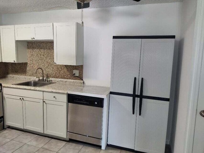 Foto del edificio - 11760 Ellison Wilson Rd