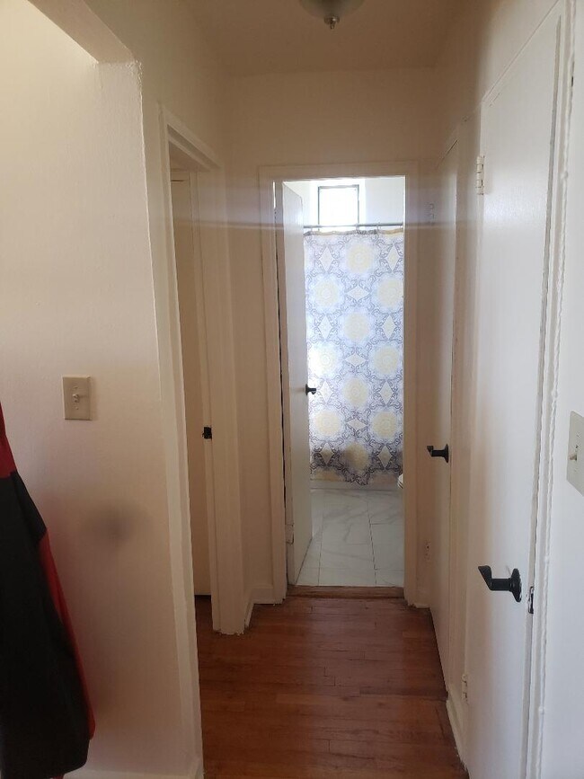 Building Photo - 6730 Clyde St