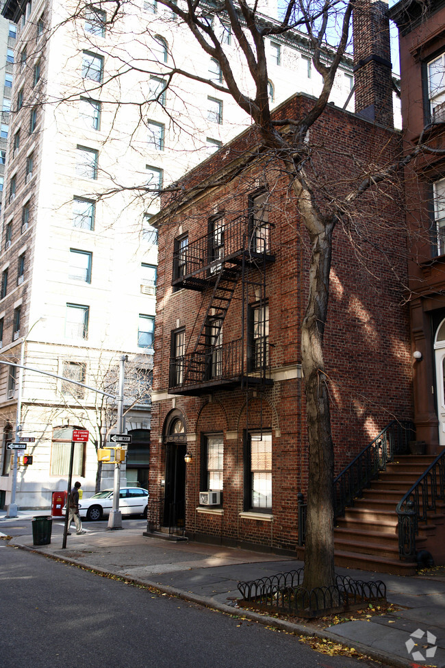 Building Photo - 50 Clark St