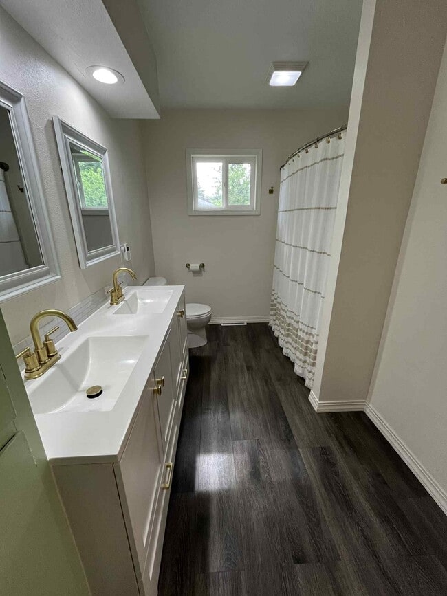 Bathroom - 2030 Kimball Ave