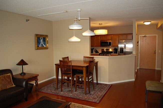 Building Photo - 410 W Mahogany Ct