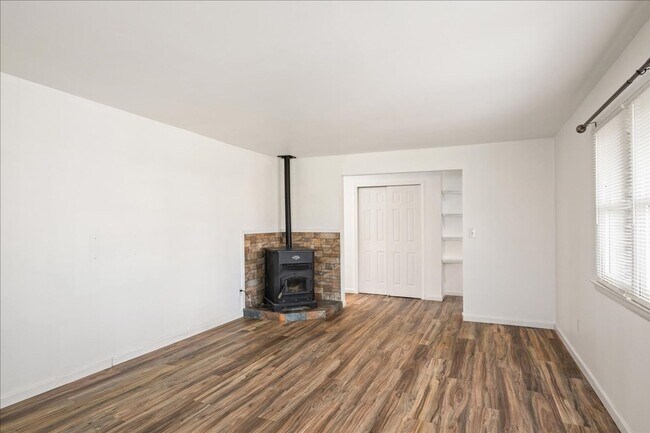Building Photo - Charming, recently renovated 3-bed, 2.5 bath Ranch for rent in Milford, $2,200/month. Available e...