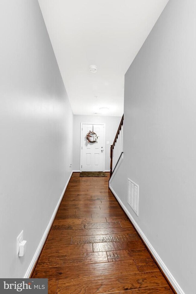 Building Photo - 204 Marina View Ct