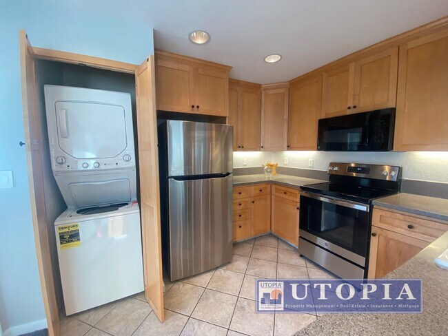 Foto del edificio - Ocean Views: 2Bd/2Ba + Office - Sunny, Top Floor Condo, Deck, Pool & Hot Tub