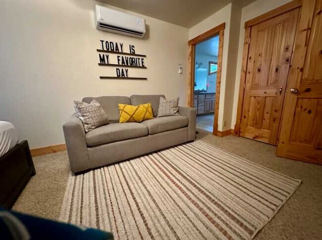 Foto del edificio - 816 Reedy Ln
