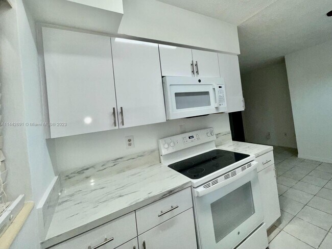 Building Photo - 6511 Santona St