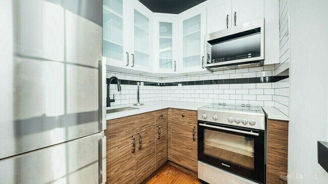 Building Photo - 703 Rogers Ave