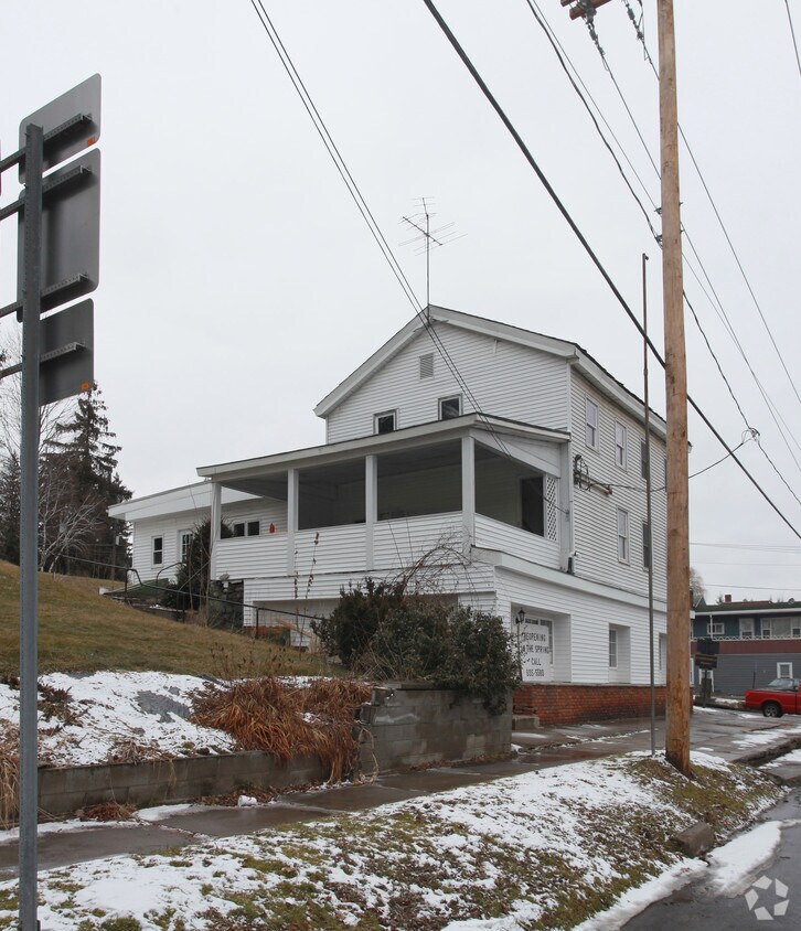 9 Broad St, Schuylerville, NY 12871 Apartments in Schuylerville, NY