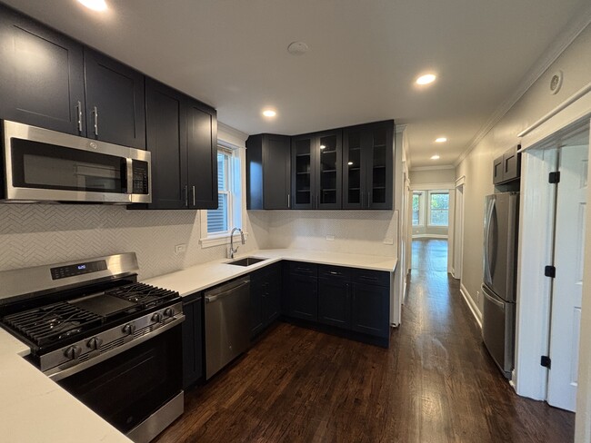 Kitchen - 4317 N Ashland Ave